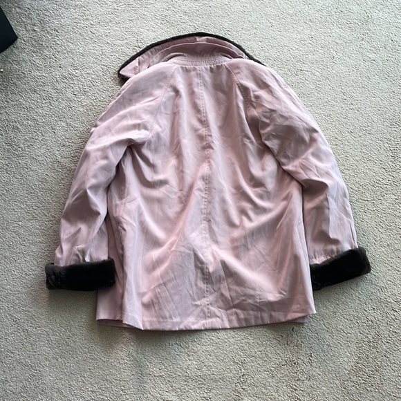 ๐5 for $50 Pink London Fog trench coat with fur detail - Picture 9 of 11